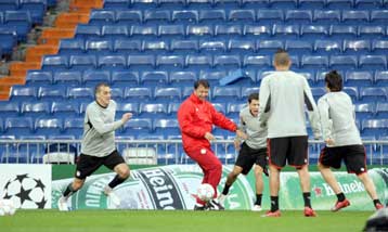 Θα παλέψουμε για θετικό αποτέλεσμα στο «Μπερναμπέου» διαβεβαιώνουν Λεμονής, Γκαλέτι