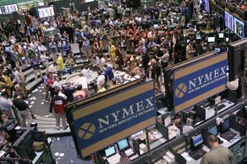 Κάτω από τα 85 δολάρια κατρακυλά το πετρέλαιο