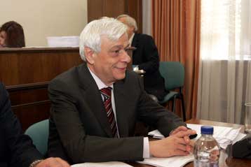 Συνεχίστηκε η κόντρα κυβέρνησης – αντιπολίτευσης για τους μετακλητούς υπαλλήλους