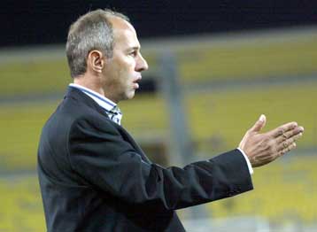 Δεξί αμυντικό θέλει ο Μάουρερ, που ελπίζει ότι ο ΟΦΗ θα βρει τον ρυθμό του