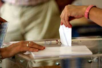 Δύο ακόμα έδρες διεκδικεί στο Εκλογοδικείο η κυβέρνηση