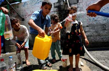 Σε «εμπάργκο» καυσίμων και ηλεκτροδότησης κατά της Γάζας προχωρά το Ισραήλ