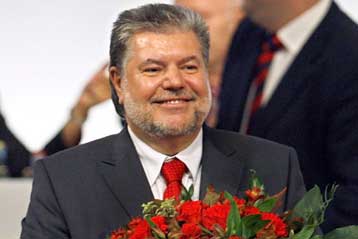 Ανετη επανεκλογή του Κ.Μπεκ στην προεδρία του SPD με το βλέμμα στις εκλογές