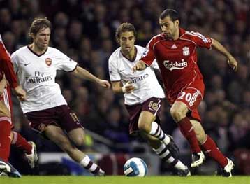 Συγκάτοικο στην κορυφή απέκτησε η Αρσεναλ μετά το 1-1 στο «Ανφιλντ»