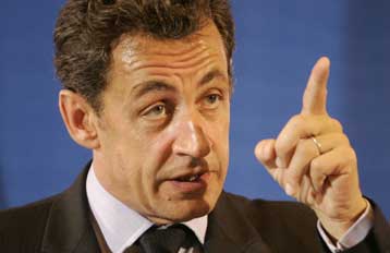 Πολύ απασχολημένος για να δίνει «βλακώδεις» συνεντεύξεις δηλώνει ο Ν.Σαρκοζί