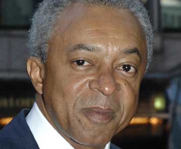 Την πόρτα της εξόδου βλέπει ο διευθύνων σύμβουλος της Merrill Lynch