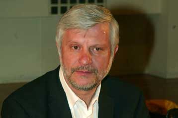 Σε καθημερινό φαινόμενο εξελίσσονται οι διαφοροποιήσεις γαλάζιων βουλευτών