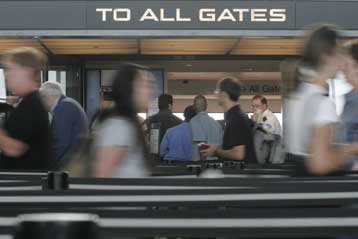 Υπό προσωρινή κράτηση σε αμερικανικό αεροδρόμιο ως ύποπτος Βρετανός υπουργός