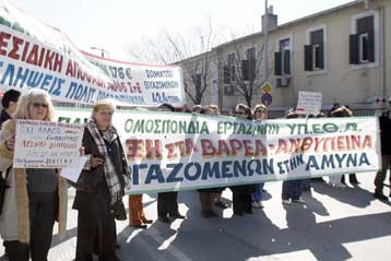 Πενήντα επαγγέλματα προς αφαίρεση από τη λίστα των βαρέων και ανθυγιεινών