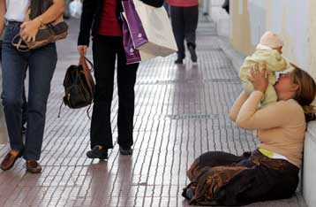 Στo 26% του ΑΕΠ ανήλθαν το 2004 οι κοινωνικές δαπάνες στην Eλλάδα, έναντι 27,3% σε ΕΕ-27