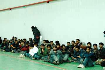 Στη Βουλή η υπόθεση του βασανισμού μεταναστών