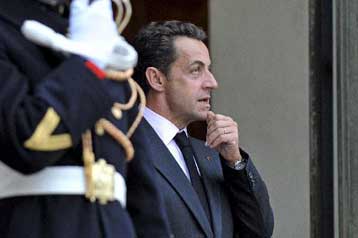 Υπερτριαπλασιάστηκαν οι αποδοχές του Σαρκοζί, αντιδράσεις για «κοινωνική πρόκληση»