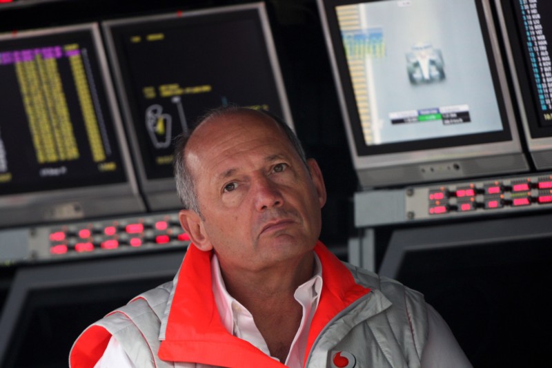 Βολές των ισπανικών ΜΜΕ κατά McLaren και Ron Dennis για την απώλεια του τίτλου στην F1