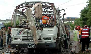 Νέα πολύνεκρη επίθεση κατά στρατιωτικού λεωφορείου στο Πακιστάν