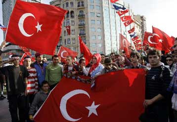 Εν αναμονή της Κοντολίζα Ράις η Τουρκία σφίγγει τον κλοιό γύρω από το Ιράκ