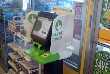 Οδηγοί στο Σικάγο πληρώνουν τη βενζίνη με την αφή