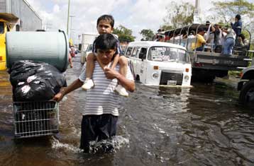 Οι χειρότερες πλημμύρες των τελευταίων 50 ετών πλήττουν το Μεξικό