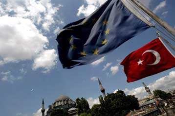 Με κριτικό βλέμμα αντιμετωπίζει η Κομισιόν τη μελλοντική διεύρυνση της ΕΕ