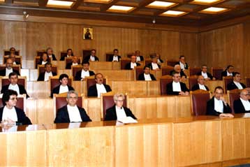 Απόφαση του ΣτΕ για κοινά όρια συνταξιοδότησης ανδρών και γυναικών νομικών