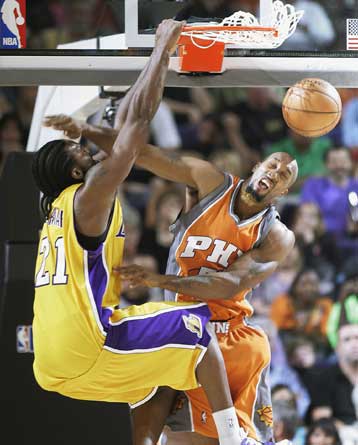 Εντυπωσιακή η πρώτη νίκη των Λέικερς με 119-98 μέσα στο Φοίνιξ