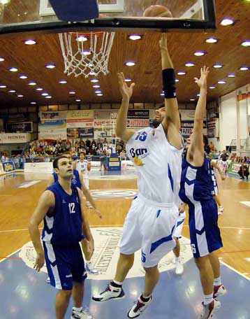 Το «3Χ3» έκανε ο Πανελλήνιος στη Ρόδο, πεντάλεπτη διακοπή λόγω έντασης