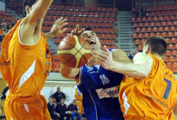 Ξαναθυμήθηκε το ροζ χρώμα η Ολύμπια, αποβλήθηκε ο Κουφός από τον πάγκο του ΑΓΟΡ