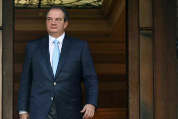 «Γαλάζιοι αντάρτες», ΠΓΔΜ και ΠΑΣΟΚ καθορίζουν τις πολιτικές εξελίξεις