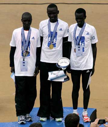 Ο Κενυάτης Κίπροτιτς πρώτος στον 25ο Κλασικό Μαραθώνιο, απίστευτο ατύχημα αθλητή