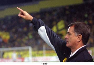 Για την επιθετική δυστοκία ανησυχεί ο Μπάγεβιτς-Υπερβολικό σεβασμό είδε ο Ντόστανιτς