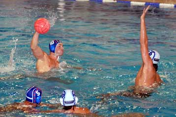 Ισοβαθμούν στην κορυφή Πανιώνιος και Ολυμπιακός