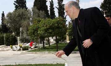 Ενωτικές δηλώσεις στελεχών του ΠΑΣΟΚ στο ετήσιο μνημόσυνο του Γεωργίου Παπανδρέου