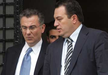 Μειοψηφίες μαθητών κρατούν κλειστά τα σχολεία, υποστηρίζει η κυβέρνηση