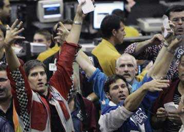 Πάνω από τα 97 δολάρια το βαρέλι ανεβαίνει το αργό πετρέλαιο