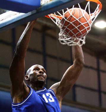 Νίκη μετά 20 χρόνια για τον Πανελλήνιο, με το αριστερό μπήκε ο Πανιώνιος