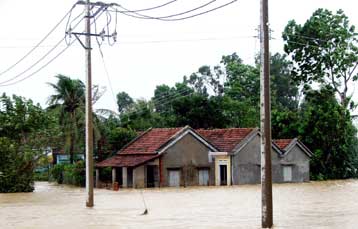 Δεκάδες νεκροί στο πλημμυροπαθές Βιετνάμ