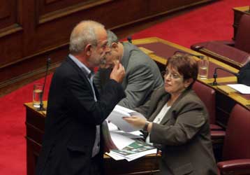 Σε Σκόπια και Μαξίμου, ΣΥΡΙΖΑ και ΚΚΕ φέρνουν στο προσκήνιο τις θέσεις τους για την ΠΓΔΜ