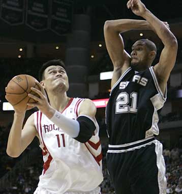 «Μήνυμα» των Ρόκετς στους Σπερς με νίκη 89-81 στο μεταξύ τους ντέρμπι