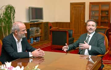 Υπέρ του διαλόγου μεταξύ Αθηνών και Σκοπίων τάχθηκε ο Αλέκος Αλαβάνος