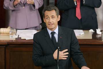 Ισχυρή φιλία και συμμαχία ανάμεσα στις ΗΠΑ και τη Γαλλία βλέπει ο Ν.Σαρκοζί