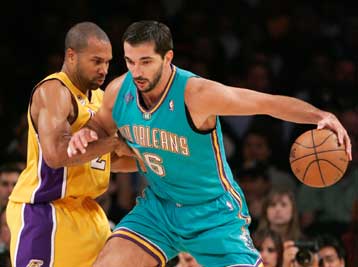 Σούπερ «Πέτζα» με ρεκόρ τριπόντων για τους Χόρνετς