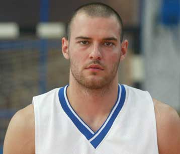 Πάνω από πέντε μήνες εκτός αγώνων ο Σακελαρίου