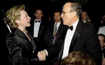 Παίρνει το χρίσμα η Χ.Κλίντον, αμφίρροπη η μάχη της προεδρίας κόντρα στον Ρ.Τζουλιάνι