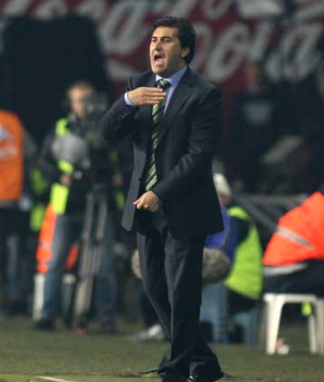 Ευτυχισμένος ο Πεσέιρο αρχίζει να σκέφτεται την ΑΕΚ, ενώ ο Καραγκούνης… αναπολεί