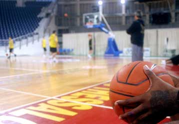 Τα φώτα στο ΟΑΚΑ και στη «μάχη» Παναθηναϊκού-Αρη