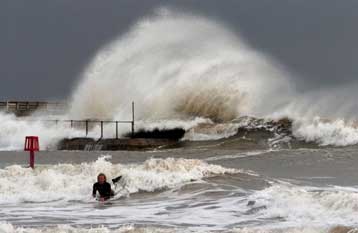 Σοβαρά, αλλά ηπιότερα του αναμενόμενου, προβλήματα από την κακοκαιρία στη B.Ευρώπη