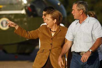 «Επίθεση» φιλίας στην …παλιά Ευρώπη από τον Αμερικανό πρόεδρο