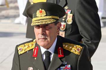 Στο προσκήνιο κρατά την απειλή επέμβασης στο Βόρειο Ιράκ ο Γιασάρ Μπουγιούκανιτ