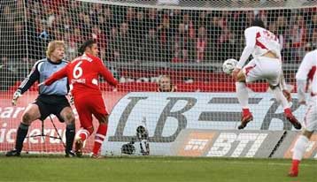 «Ξύπνησε» η Στουτγάρδη και πρώτη ήττα της Μπάγερν, περίπατος της Βέρντερ