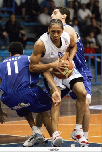 Με «4Χ4» ο Πανελλήνιος 90-76 το Αιγάλεω που διαμαρτύρεται για τη φιλοξενία