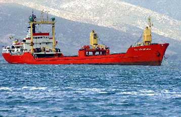 Ακυβέρνητο φορτηγό πλοίο με 15 ναυτικούς κοντά στον Πύργο